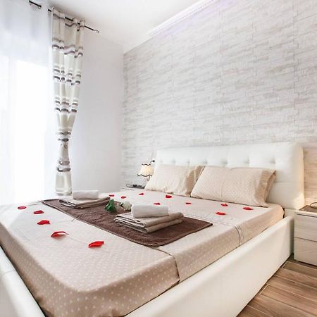 Residenza Larissa Luxury 1 Apartment Verona Ngoại thất bức ảnh